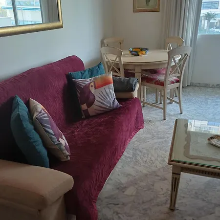 Homely Skol - Pool & Sea Views Apartamento *