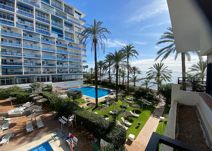 Homely Skol - Pool & Sea Views Apartamento